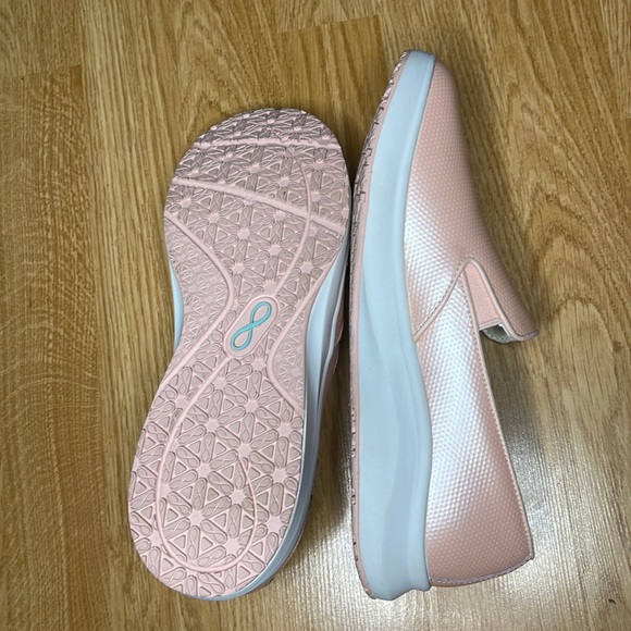 Infinity by Cherokee Clogs (BRAND NEW) - Picture 5 of 5